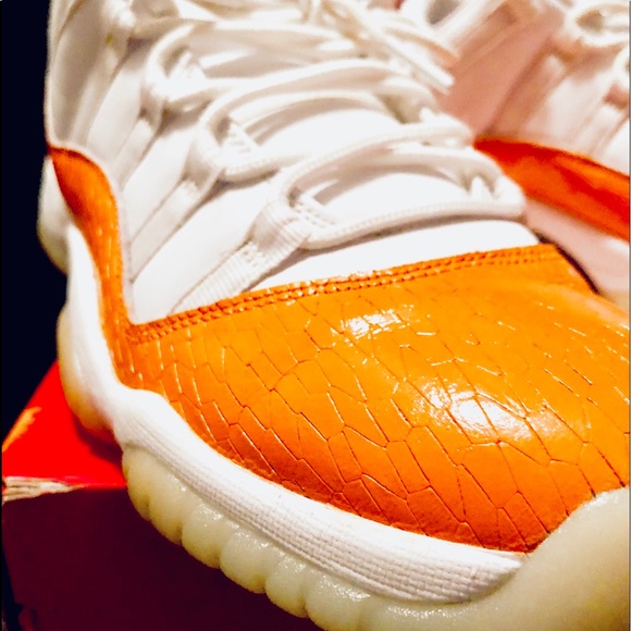 Jordan 11 low *not orange custom - Picture 1 of 6